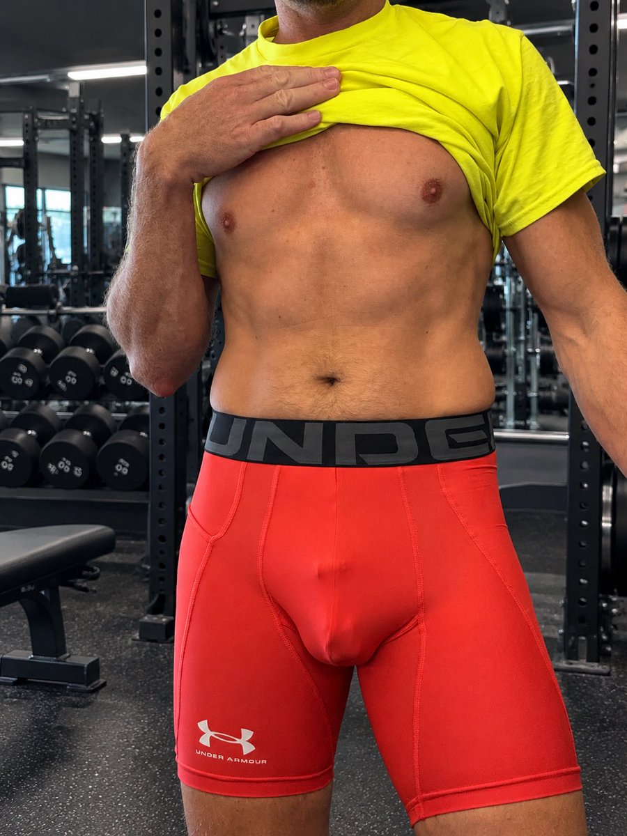 cagedspeedo's tweet photo. Gym check   #teamlocked. #chastity  #spandex https://t.co/YxWvWJGUVe