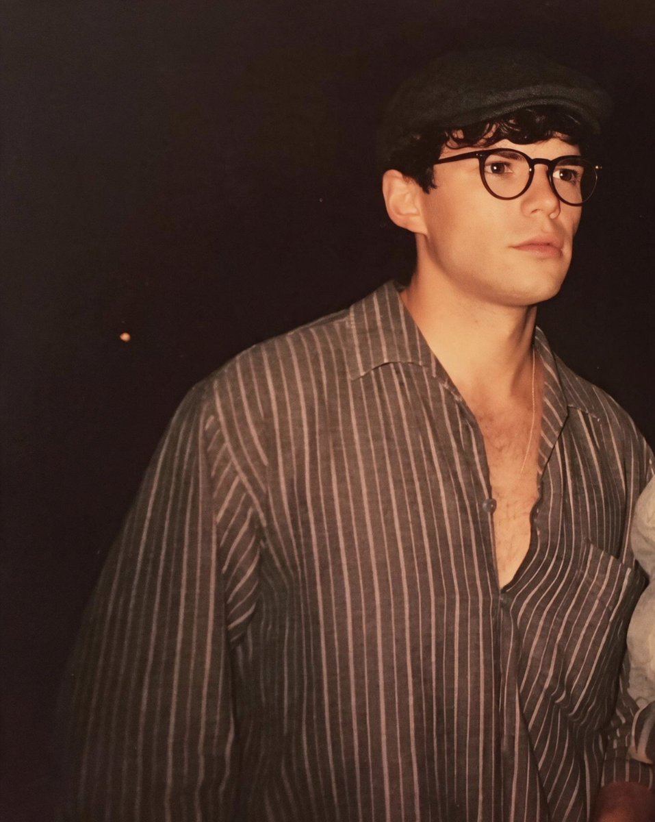lukeyarchive's tweet photo. #Lukenewton + Glasses 🥵🫠 https://t.co/5e6Kr7h7si