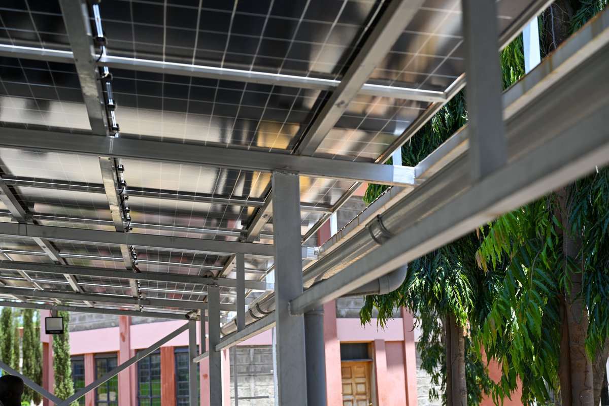 PowerUpEveryone's tweet photo. 14 county officers visited the Makueni County Assembly, where a 70.2kW solar system, including solarised car sheds, has brought electricity costs down to zero while supporting reliable, clean energy for operations.
A practical example of county-led energy investment in action. https://t.co/RMNwpba370