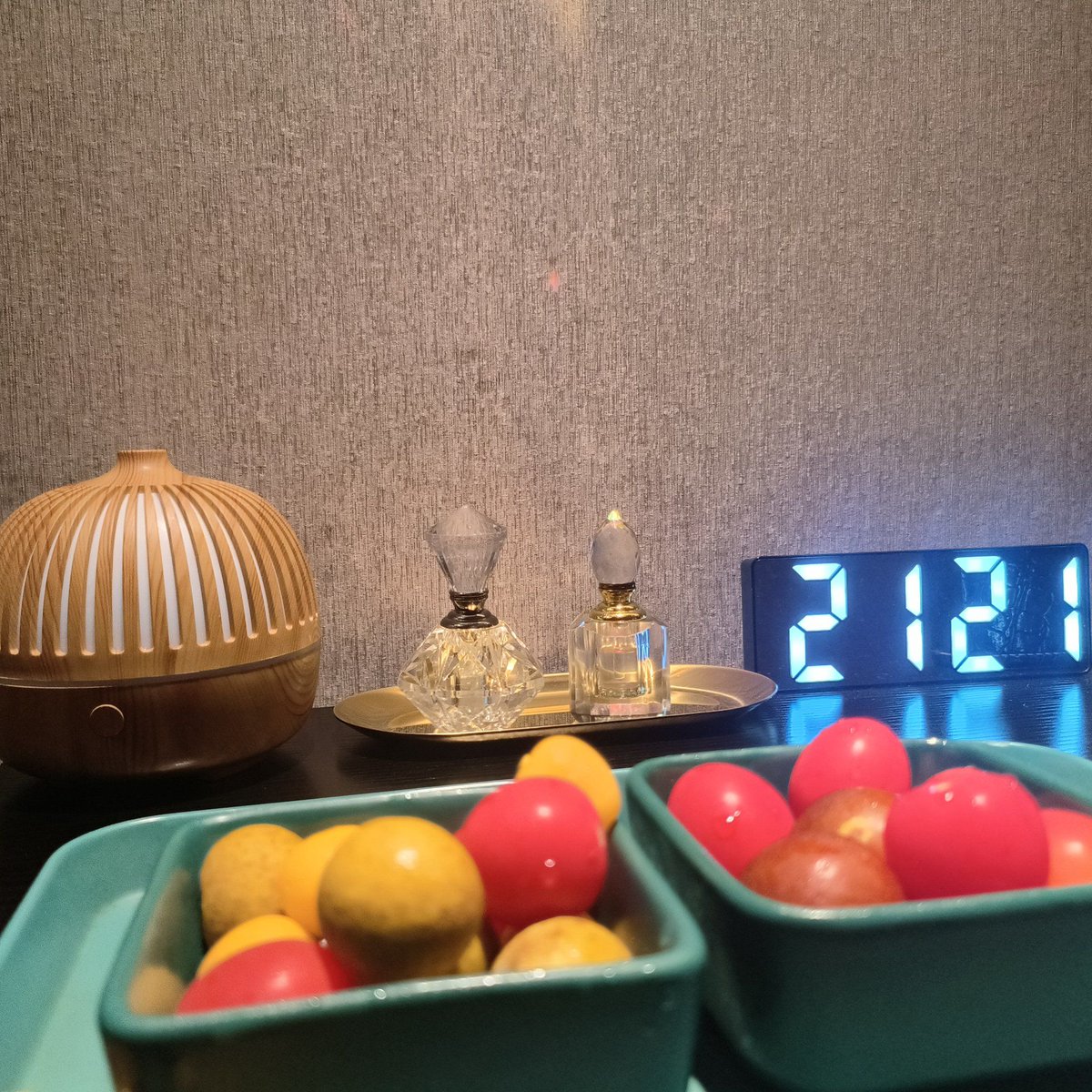 LorenzoBusb6's tweet photo. Small daily habits add up to big health wins! Drink a glass of water first thing, take a 5-minute stretch break every 2 hours, and hit 7 hours of sleep tonight. Your future self will thank you. https://t.co/55BvAhLaDt