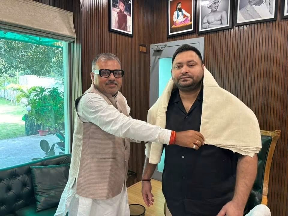 tdpsinghRLMshr's tweet photo. माननीय नेता प्रतिपक्ष श्री तेजस्वी प्रसाद यादव के नेतृत्व में आस्था व्यक्त करता हु, राजद हमारा पुराना घर, तिरहुत स्नातक चुनाव में खुल कर काम करूँगा, ,लालू यादव जिंदाबाद @RJDforIndia @yadavtejashwi https://t.co/xk2rdRwtcs