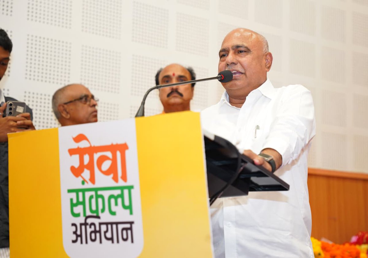 BJP4MP's tweet photo. भाजपा प्रदेश अध्यक्ष श्री @Hkhandelwal1964 जी ने आज भोपाल में ‘सेवा संकल्प अभियान’ के तहत दिव्यांग जनों को विभिन्न सहायक उपकरण वितरित किये तथा उनसे संवाद किया।

इस दौरान उप-मुख्यमंत्री श्री @JagdishDevdaBJP जी, भोपाल सांसद श्री @Alok_SharmaBJP जी, भाजपा प्रदेश मीडिया प्रभारी श्री बृजगोपाल लोया जी एवं जिला अध्यक्ष श्री रविन्द्र यति जी समेत अन्य भाजपा पदाधिकारी उपस्थित रहे।

#सेवा_संकल्प_अभियान
#SevaSankalpAbhiyan
