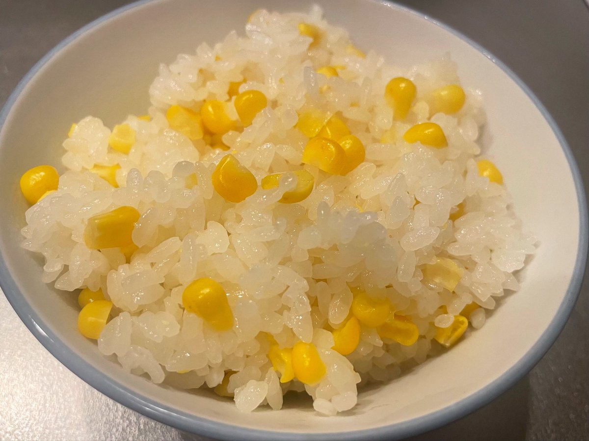 chama_LIN_'s tweet photo. コメンテーターYOUから貰った
とうもろこし🌽2本、すぐ茹でて
1本はかぶりつき！
2本目はとうきびごはん！
甘くてプリプリシャクシャクでうまかったー！

採れたて食べたい、きっと更に甘いんやろなぁ( ˇωˇ  ) https://t.co/xZQ4PX15zG