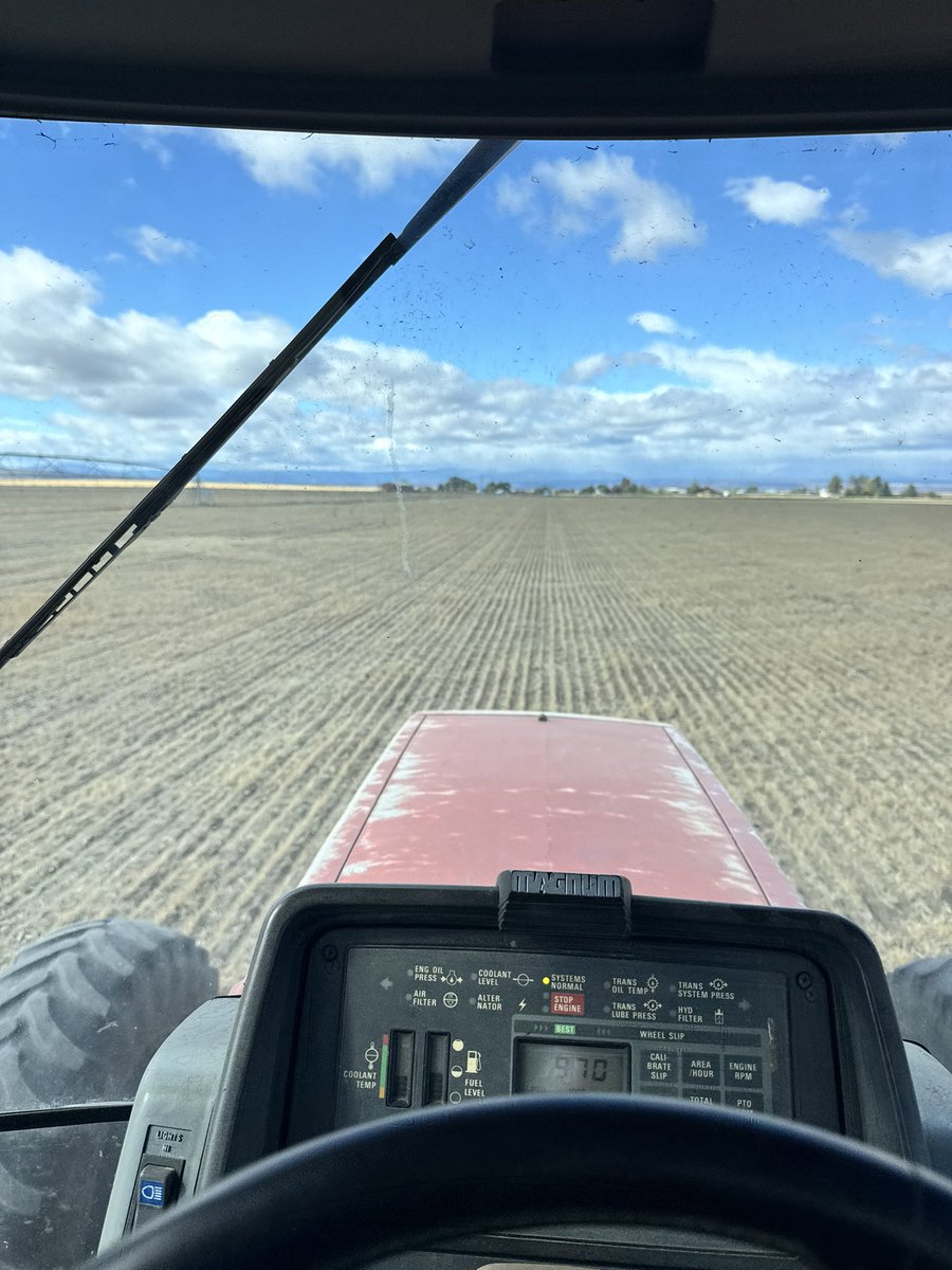 RobGalyen's tweet photo. @farmernate Farming like it’s 1950…

I feel his pain!  #NoGPS https://t.co/SZNh2wt229
