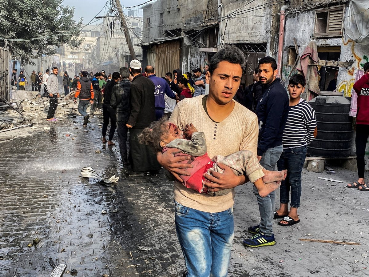 MartinXTweets's tweet photo. Israel atrocities since Gavin Bazunu left #Ireland camp:

Total killed 8: 2 men, 2 women, 4 children

Total seriously maimed 42: 13 men, 10 women, 19 children

Named child: Muhammad Saif age 12

The #Genocide continues supported by the FAI, UEFA and #FFFG
#coybig ❌ #StopTheGame https://t.co/5QnlRko5lO