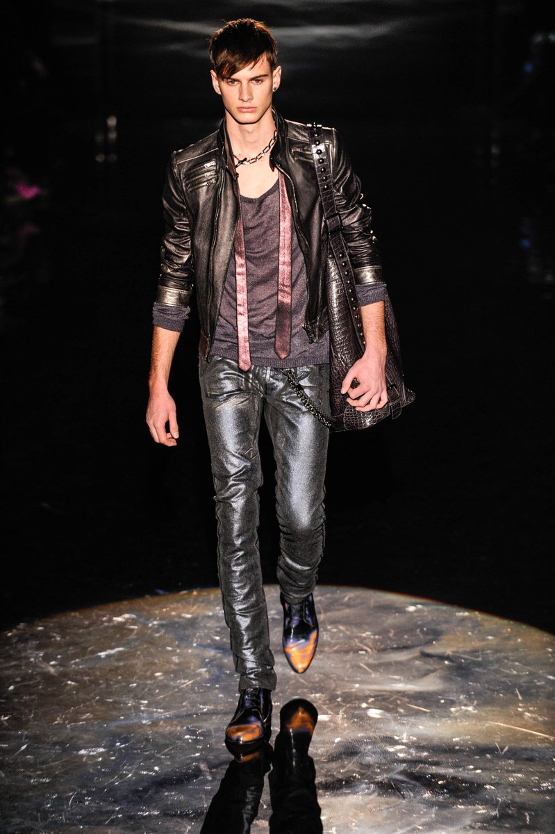 8irth's tweet photo. gucci men's fall/wint 2009 https://t.co/dgjENNzz79