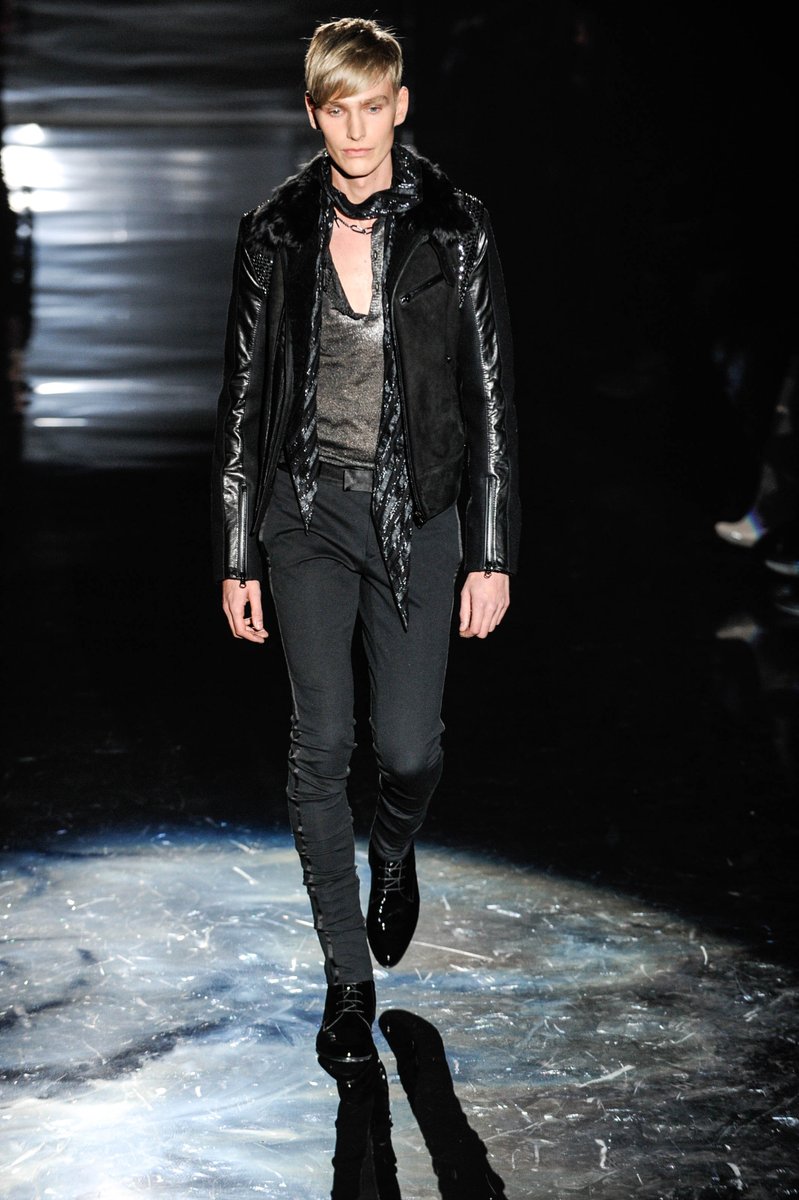 8irth's tweet photo. gucci men's fall/wint 2009 https://t.co/dgjENNzz79