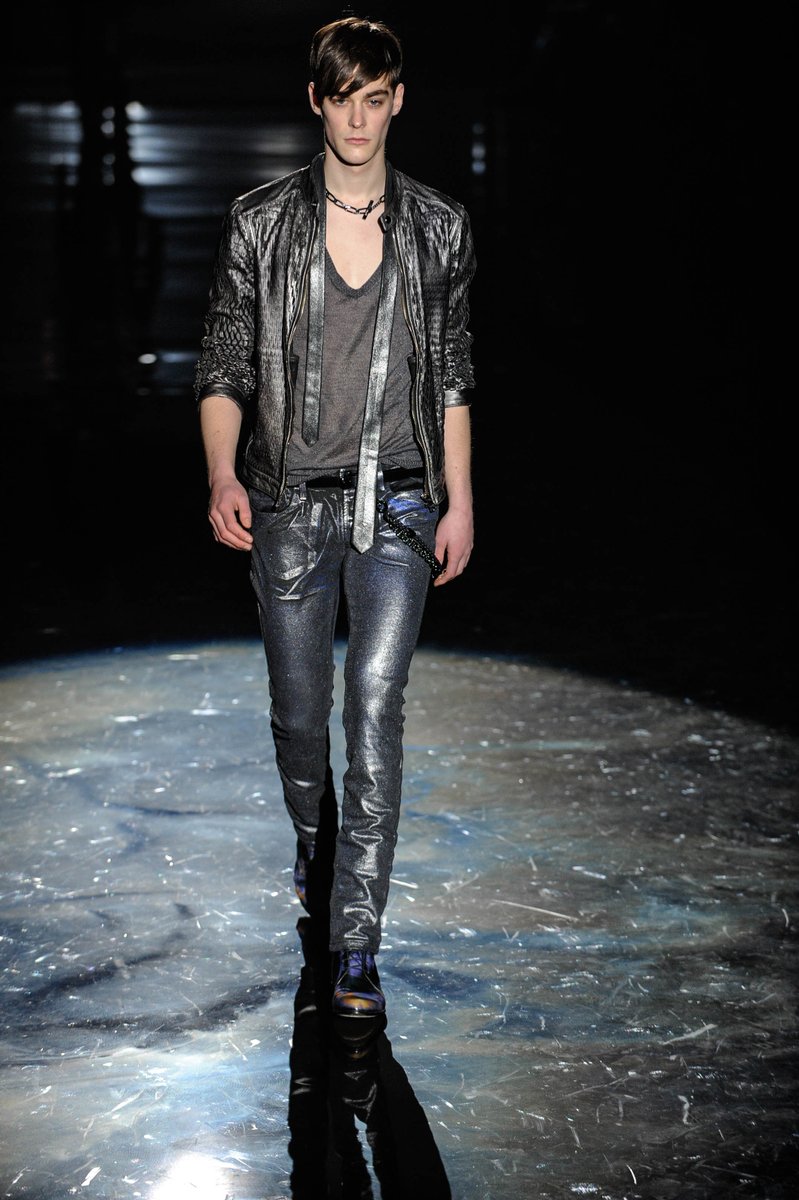 8irth's tweet photo. gucci men's fall/wint 2009 https://t.co/dgjENNzz79