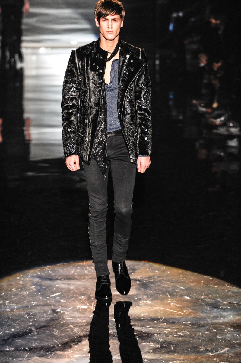 8irth's tweet photo. gucci men's fall/wint 2009 https://t.co/dgjENNzz79