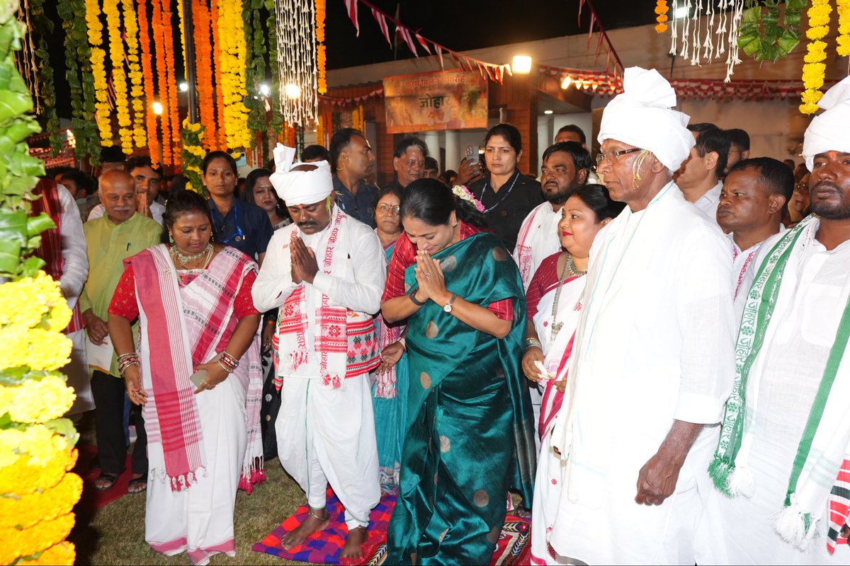gupta_rekha's tweet photo. मांदर की थाप, लोकगीतों की मिठास और प्रकृति के प्रति अगाध श्रद्धा… यही है झारखंड के करम पर्व की आत्मा।

आज माननीय केंद्रीय रक्षा राज्य मंत्री श्री संजय सेठ जी द्वारा आयोजित भगवान बिरसा मुंडा की पावन धरती झारखंड के प्रकृति पर्व ‘करम मिलन समारोह-2026’ में सम्मिलित हुई। जल, जंगल और जमीन के संरक्षण का यह लोक-संस्कार पीढ़ियों से हमें प्रकृति के प्रति कृतज्ञता और सह-अस्तित्व का संदेश देता आया है।

@SethSanjayMP 

#KaramMilan2026