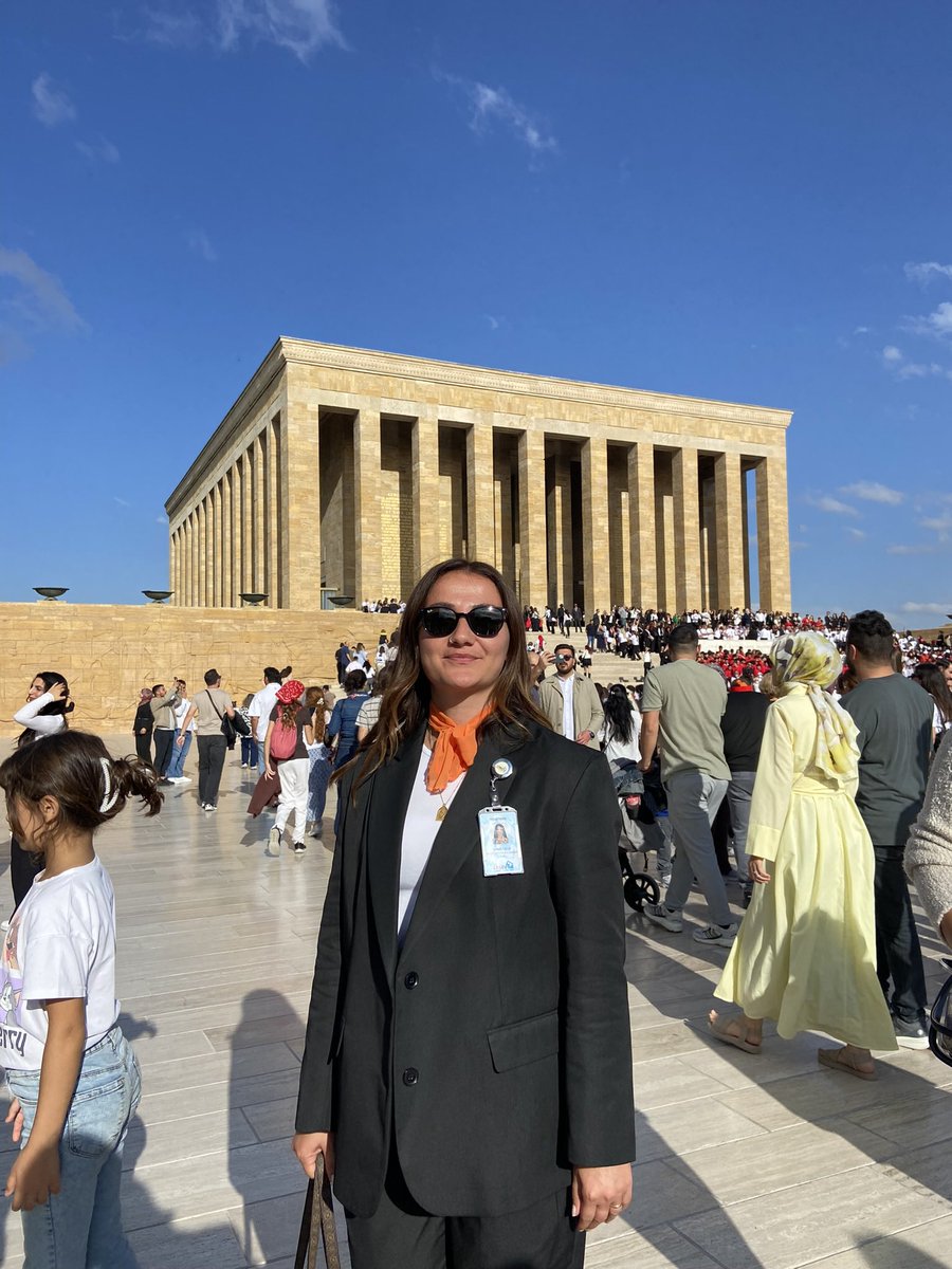 yprkclkrn's tweet photo. Minik kahramanlarımızın mücadelesine ortak olmak ve umudu birlikte yeşertmek için 3 Ekim’de Anıtkabir’de buluşuyoruz! Siz de bu anlamlı günde bize katılın. 🧡 
#3EkimdeLÖSEVleAnıtkabirde https://t.co/ENFvzV0iGe
