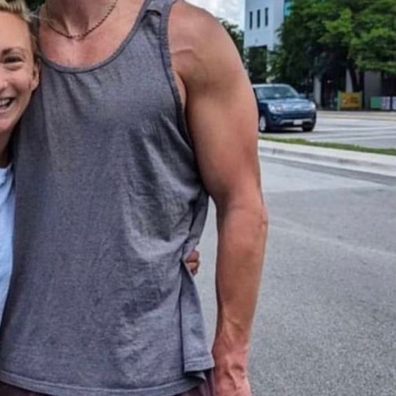 s2wlipa's tweet photo. im so hungry i could eat drew starkey's biceps https://t.co/ylHZKTJbRW