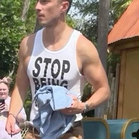 s2wlipa's tweet photo. im so hungry i could eat drew starkey's biceps https://t.co/ylHZKTJbRW