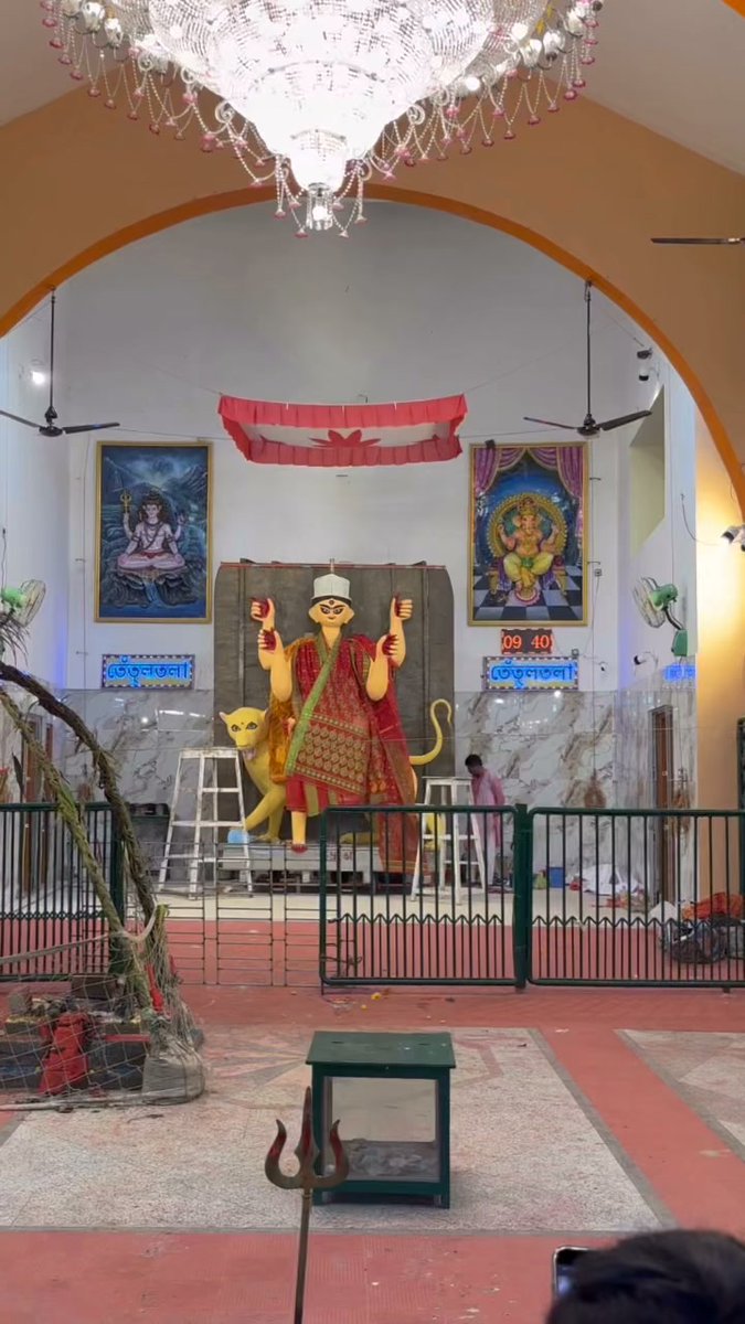 SebastianSdnhr's tweet photo. Not long now…
Mother Jagaddhatri is returning home. The entire city is counting down to her arrival, surrounded by lights and the rhythm of drums. Mother is coming… back to our homes once again. https://t.co/YOHwNT8KzU