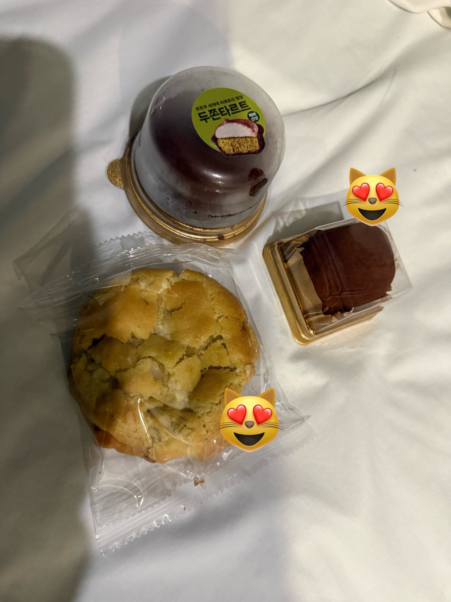 a1rdws's tweet photo. HAMAcoffeeのスイーツは本当に美味しい🙂‍↕️特にマカダミアホワイトチョコクッキーおすすめ。ドバイチョコ餅とバター餅も比較的安いのに手作りだからちゃんと美味しくて江南駅地下行くと絶対寄る https://t.co/tMjfN0xx23