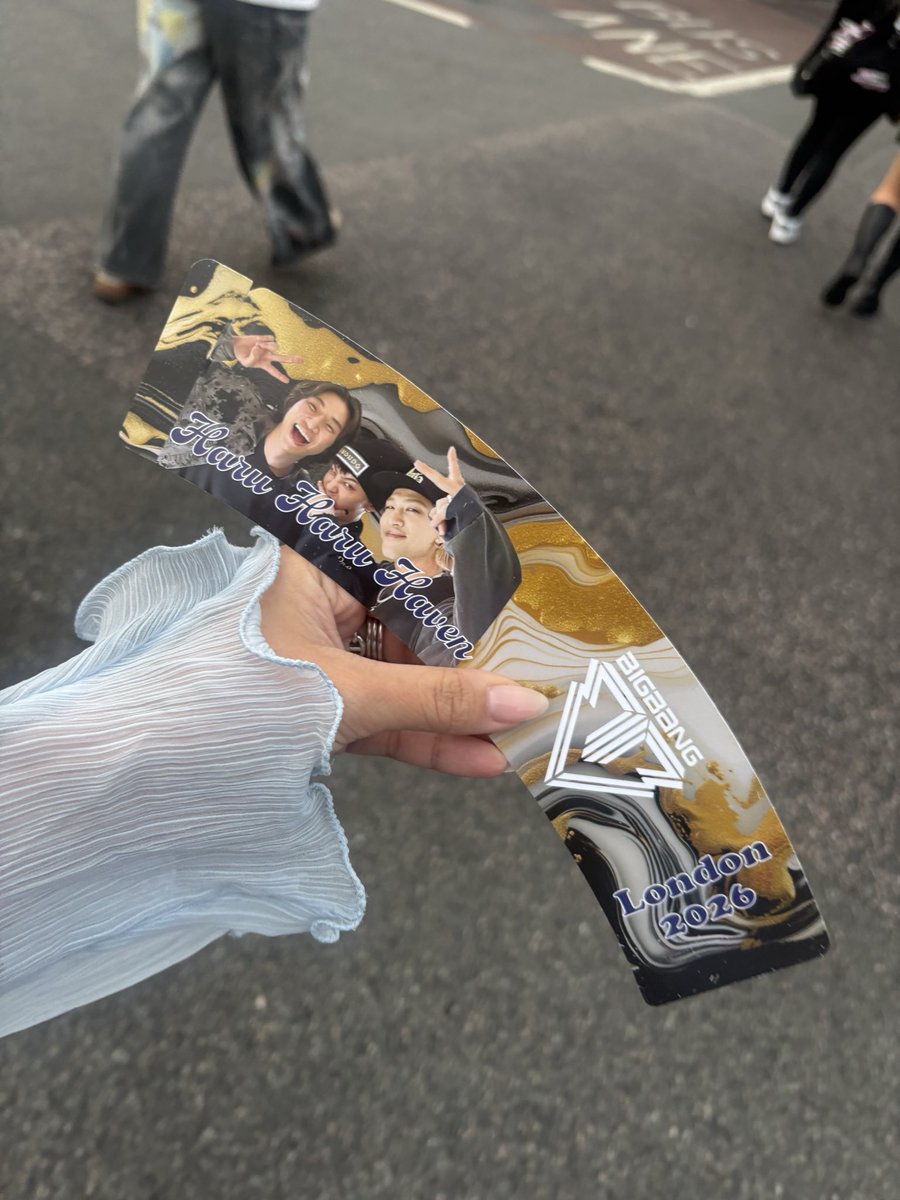 Sakiinaa's tweet photo. 18 years and we stilllllllll here. VIP π€π»β¨!
#COSMOSinLondon #BIGBANG https://t.co/8kUeV5U7pm