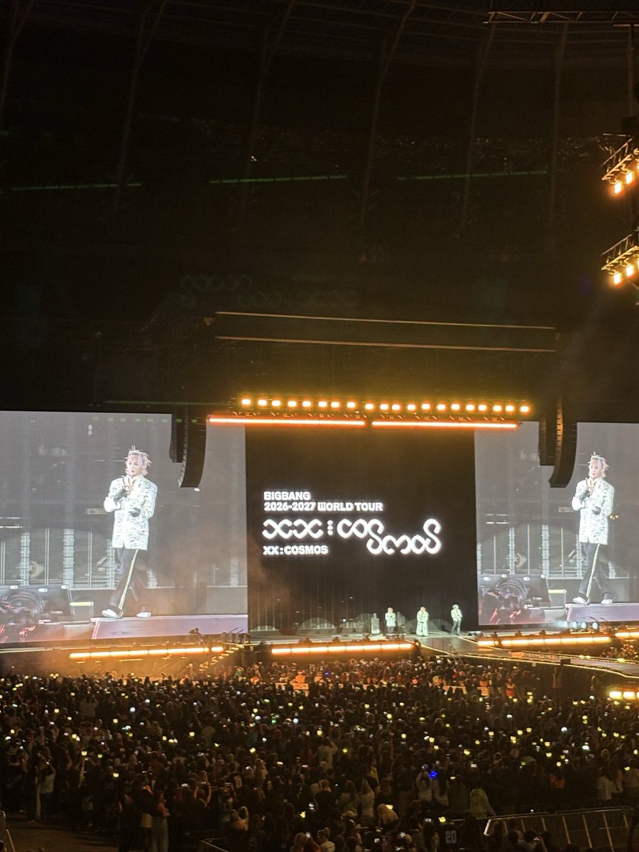 Sakiinaa's tweet photo. 18 years and we stilllllllll here. VIP π€π»β¨!
#COSMOSinLondon #BIGBANG https://t.co/8kUeV5U7pm