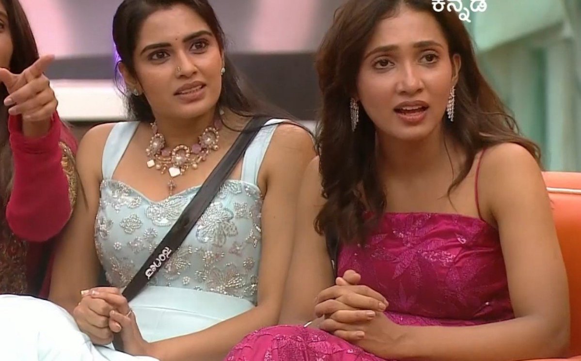 hina_khanfc1's tweet photo. Asiya 😍🩷 #Asiya #Bbk13 https://t.co/lgBnC5Koe9