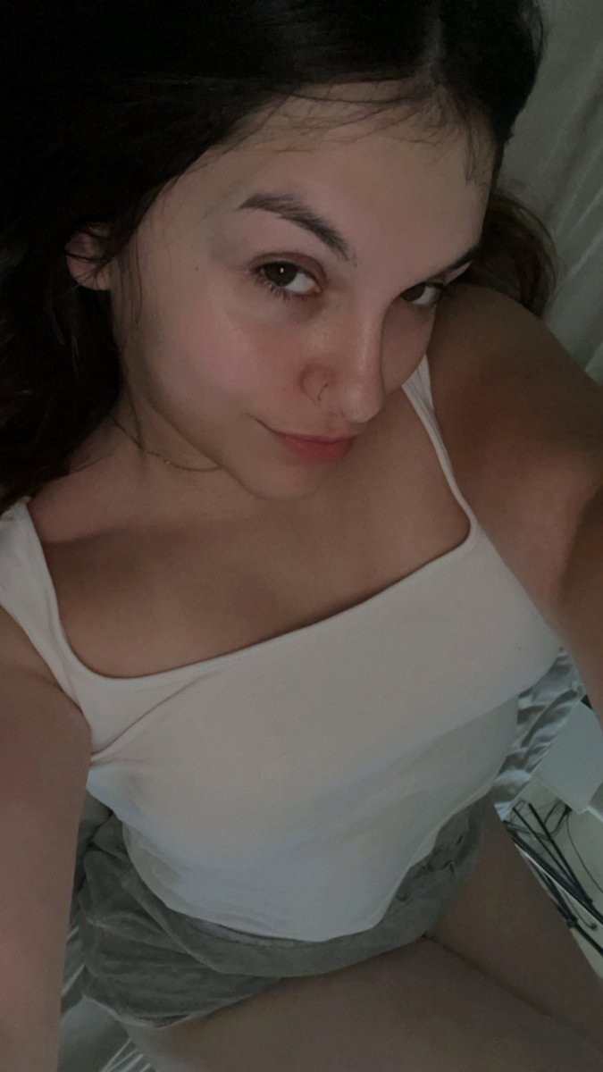 longlonglee's tweet photo. YAPAY ZEKA KULLANARAK GÜNDE 4 SAAT TASARRUF ETMENİN VE İSTANBUL'DAN DÜNYAYA ÇALIŞMANIN 3 SIRRI 🤖
Çoğu insan AI araçlarını sadece eğlence için kullanıyor. Oysa doğru bir sistemle bu teknolojiyi kişisel asistanınıza çevirebilirsiniz. 
İşte iş akışımı tamamen değiştiren o adımlar: https://t.co/3K5WZizaKO