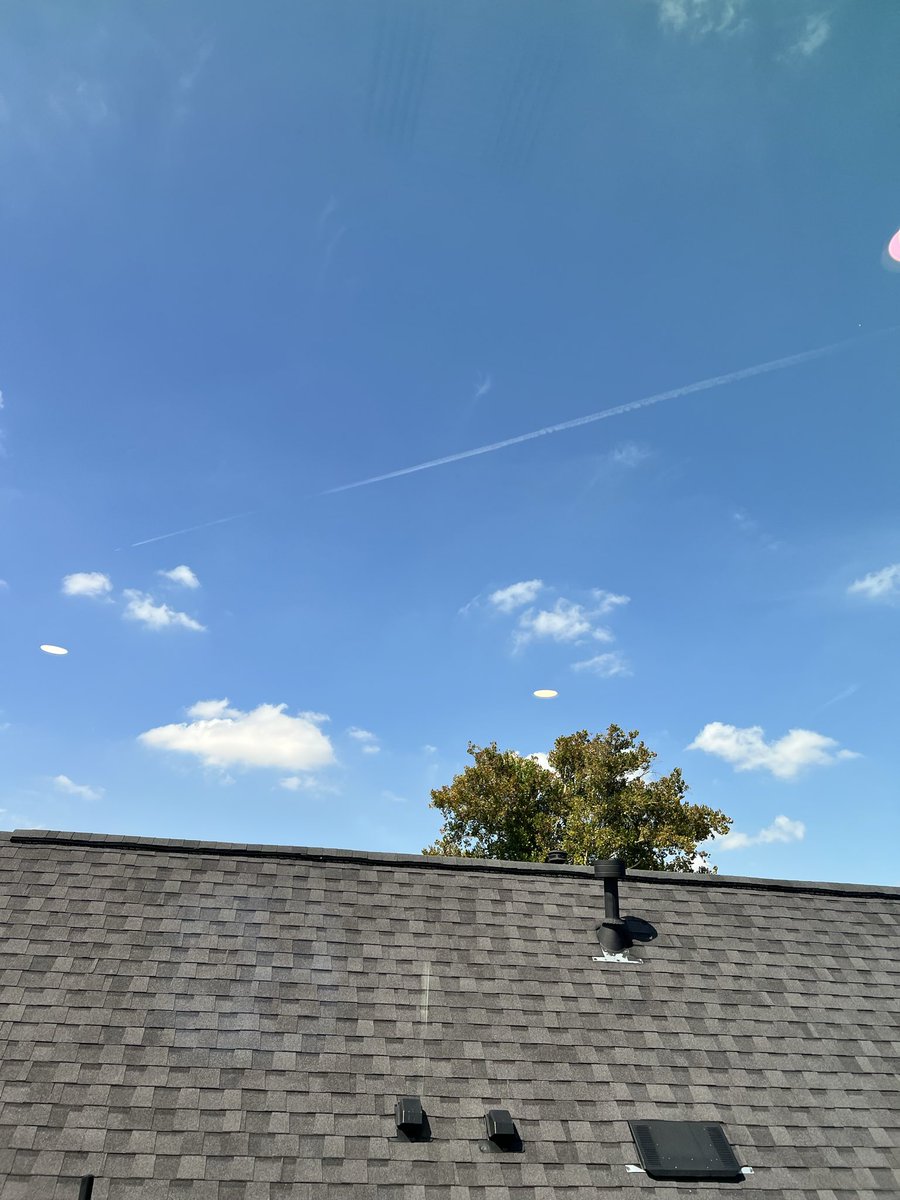 FreedomJamers's tweet photo. @united APPEARS to be spraying “chemicals” over @HoustonTX @houmayor

@texas @america https://t.co/bia8TEX5NT