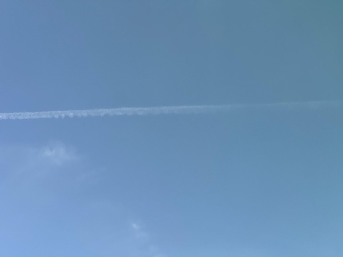 FreedomJamers's tweet photo. @united APPEARS to be spraying “chemicals” over @HoustonTX @houmayor

@texas @america https://t.co/bia8TEX5NT