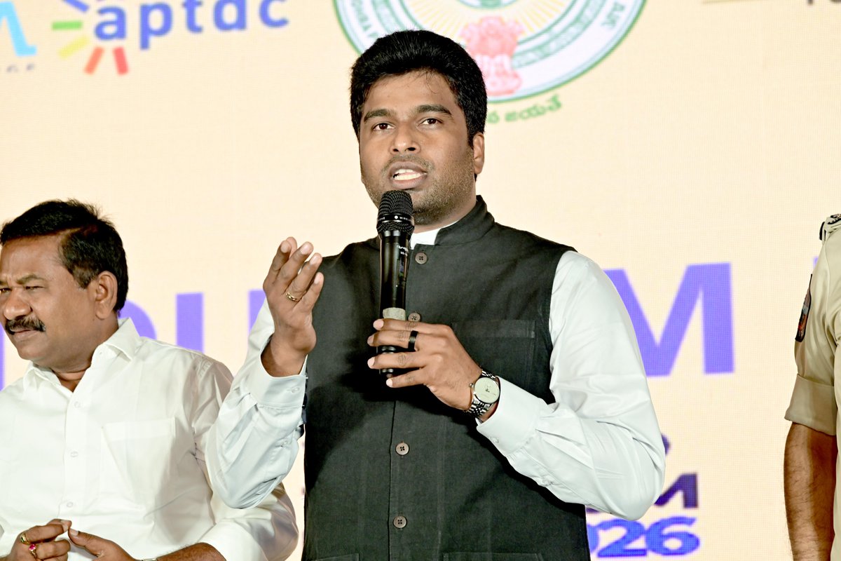 vizagcollector's tweet photo. Dr. Dola Sree Bala Veeranjaneya Swamy, Hon’ble Minister for Social Welfare &amp; District In-charge Minister, participated in the World Tourism Day celebrations held in Visakhapatnam, highlighting the city’s rich tourism potential, cultural heritage and coastal identity. https://t.co/DxhG3kWJvf