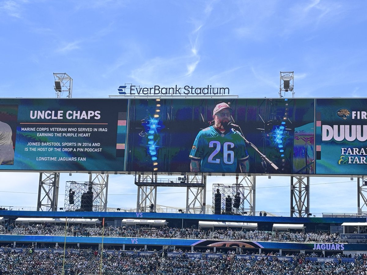 MadeByTim's tweet photo. @UncleChaps got the entire stadium rock hard with that Duval https://t.co/Z8tnec1ECV