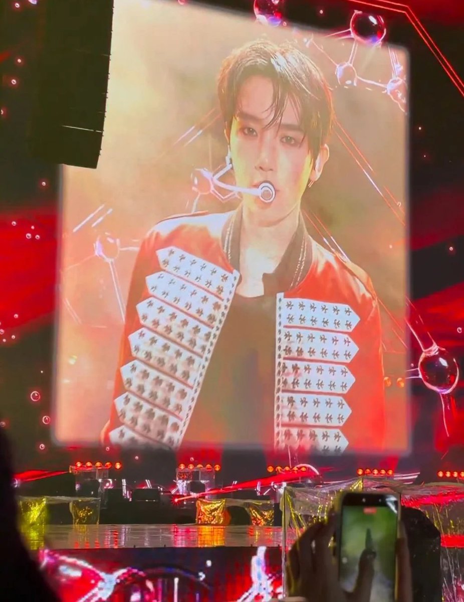 HeavenlyBaekSoo's tweet photo. [Instiz] "Baekhyun's face right now in real time"

4. He's good at taking care of himself 

19. Amen 

21. He's handsome 

22. So fcking handsome ㅠㅠㅠ https://t.co/IM0K6kwvPU