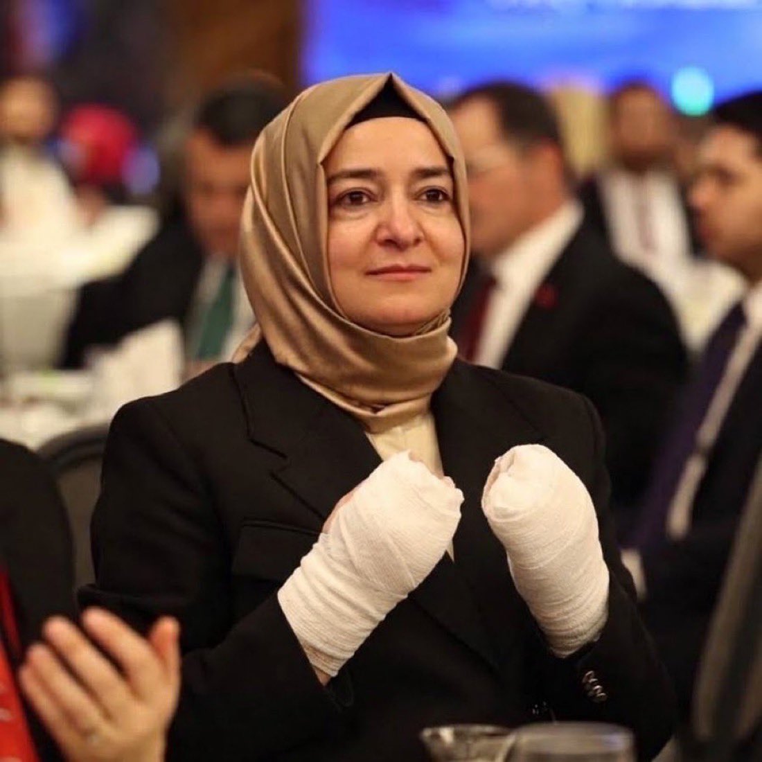 elifideali's tweet photo. Keşke ŞERİAT olsaydı… https://t.co/f9vBpEM08H