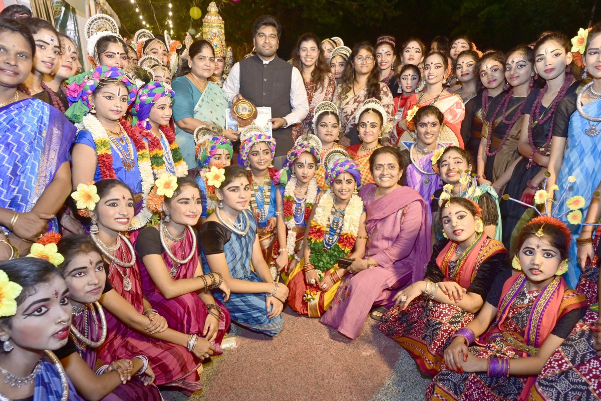 vizagcollector's tweet photo. Dr. Dola Sree Bala Veeranjaneya Swamy, Hon’ble Minister for Social Welfare &amp; District In-charge Minister, participated in the World Tourism Day celebrations held in Visakhapatnam, highlighting the city’s rich tourism potential, cultural heritage and coastal identity. https://t.co/DxhG3kWJvf