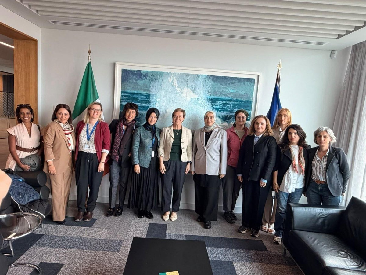 avsengulk's tweet photo. Dublin temaslarımız kapsamında İrlanda Dışişleri Bakanlığı yetkilileri ve ana akım siyasi parti temsilcileriyle bir araya gelerek çatışma çözümlerinde diplomasinin, siyasi kararlılığın ve devlet aklının oynadığı yapıcı rolü tahlil ettik. 

Sorunlar köklü olduğunda, çözümler de o ölçüde sağlam bir zemin ve siyasi irade gerektiriyor. Kırılanı onarmak, yıkılanı yapmak hep daha fazla sabır ister. İrade sağlam ve niyet halis olduğunda aşılamayacak hiçbir mesafe yoktur.