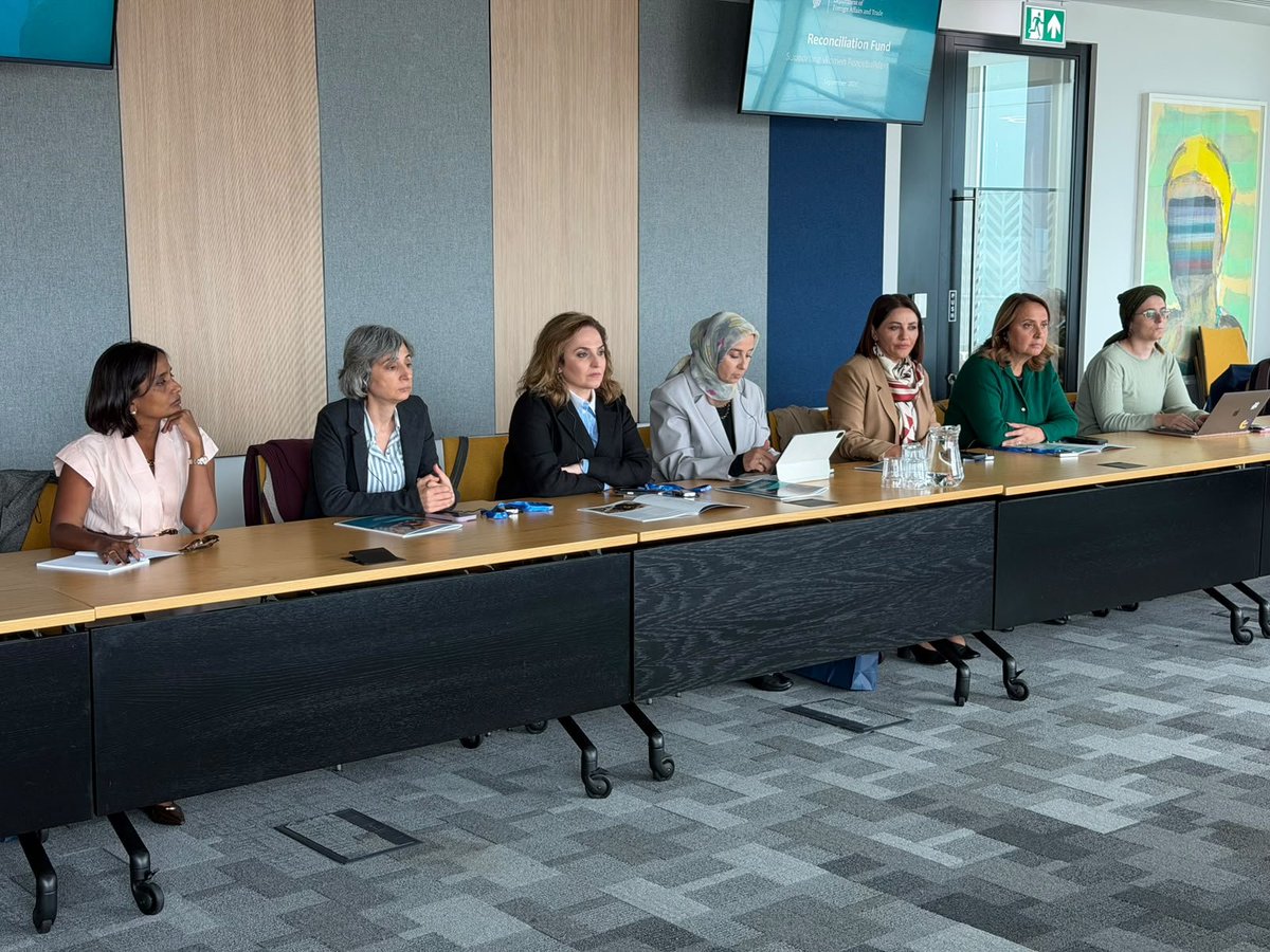 avsengulk's tweet photo. Dublin temaslarımız kapsamında İrlanda Dışişleri Bakanlığı yetkilileri ve ana akım siyasi parti temsilcileriyle bir araya gelerek çatışma çözümlerinde diplomasinin, siyasi kararlılığın ve devlet aklının oynadığı yapıcı rolü tahlil ettik. 

Sorunlar köklü olduğunda, çözümler de o ölçüde sağlam bir zemin ve siyasi irade gerektiriyor. Kırılanı onarmak, yıkılanı yapmak hep daha fazla sabır ister. İrade sağlam ve niyet halis olduğunda aşılamayacak hiçbir mesafe yoktur.