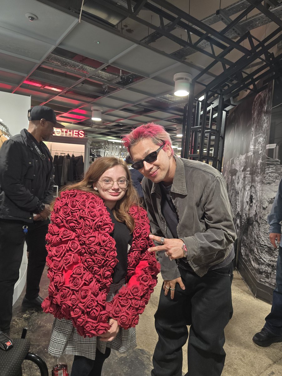 GaberTammy21819's tweet photo. I met Taeyang today. Thank you so much for your time
#taeyang #bigbang #london https://t.co/h1vDVnYSIf