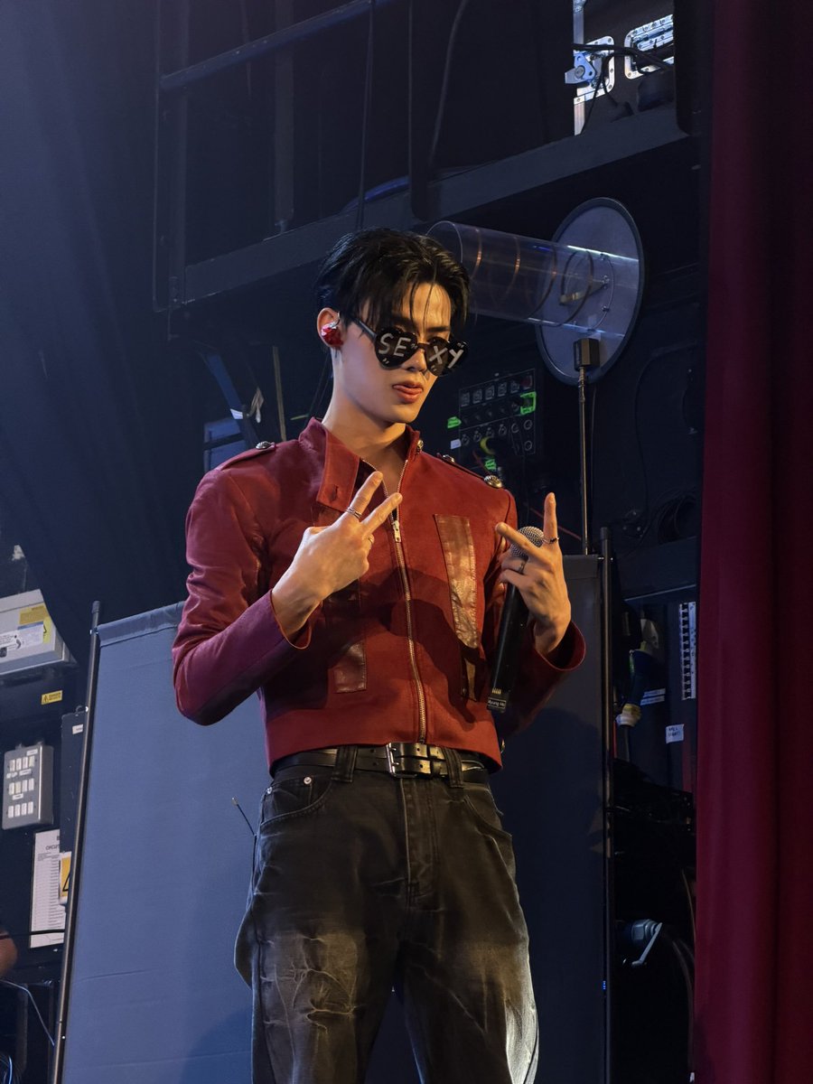 dear_jungeun's tweet photo. myungho for london soundcheck https://t.co/iYaCbsNwos