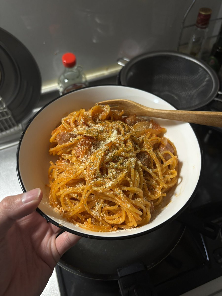 FoodNyt's tweet photo. Getting drunk and making pasta is a bad habit. https://t.co/DLag8A48pw