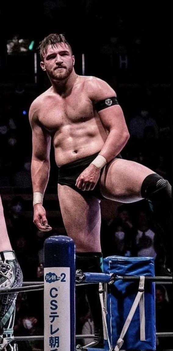 KissTheCrownCN's tweet photo. Seductive Sunday https://t.co/qUHGPZVlns