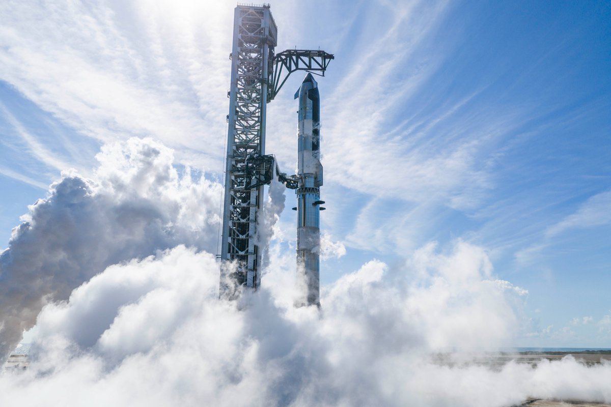 tuu3tx's tweet photo. Launch rehearsal complete ahead of Starship Flight 14. https://t.co/8kKvV6dxHw