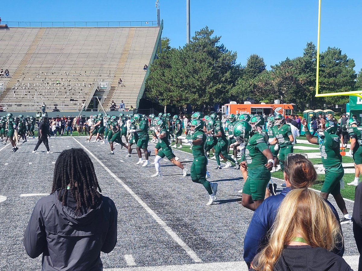 CarsonFauser's tweet photo. Had a great time yesterday at Eastern Michigan University for a Game Day Visit!
Thank you to @EMUFB and the coaching staff for the opportunity to experience the game-day atmosphere. I really enjoyed learning more about the program and seeing everything EMU has to offer! https://t.co/i4BIJ9myZY