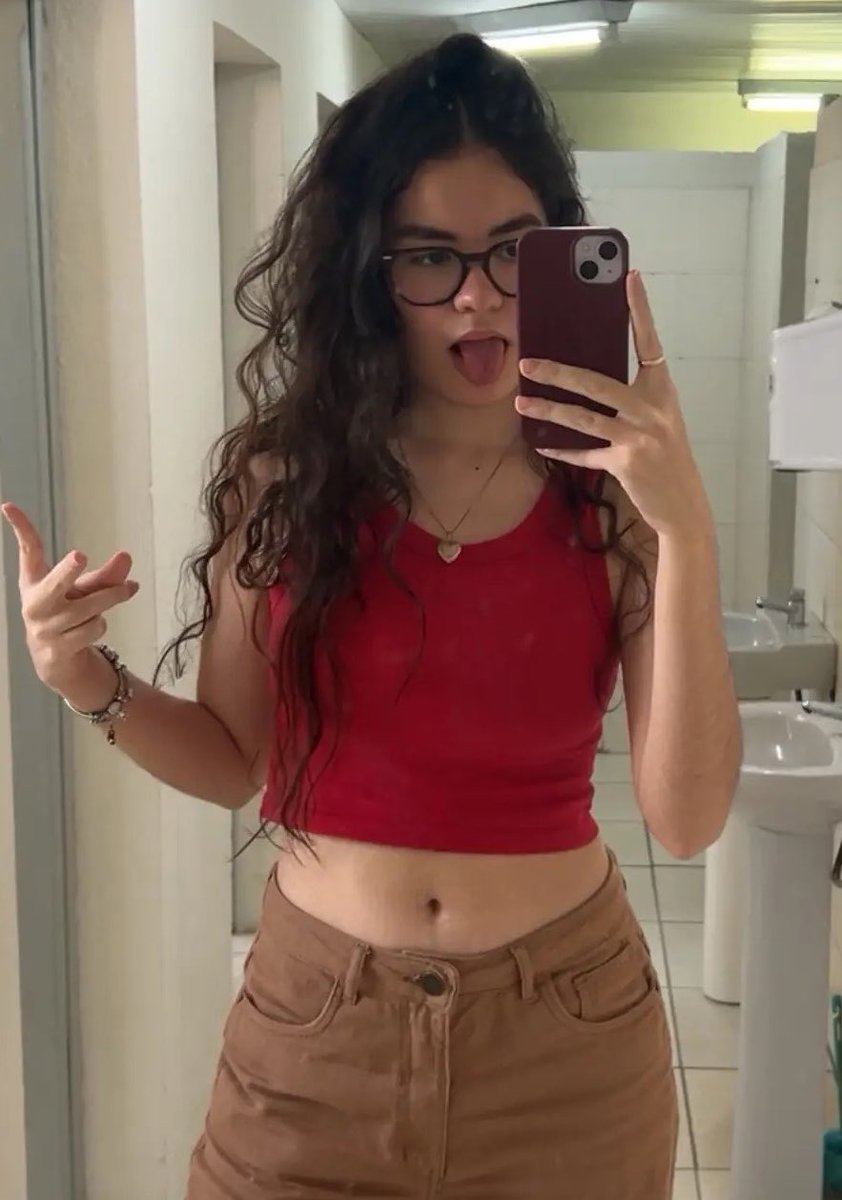 nawstudy_'s tweet photo. de direita só a mão que eu escrevo ⭐️ https://t.co/dWTzZ2ZJyc