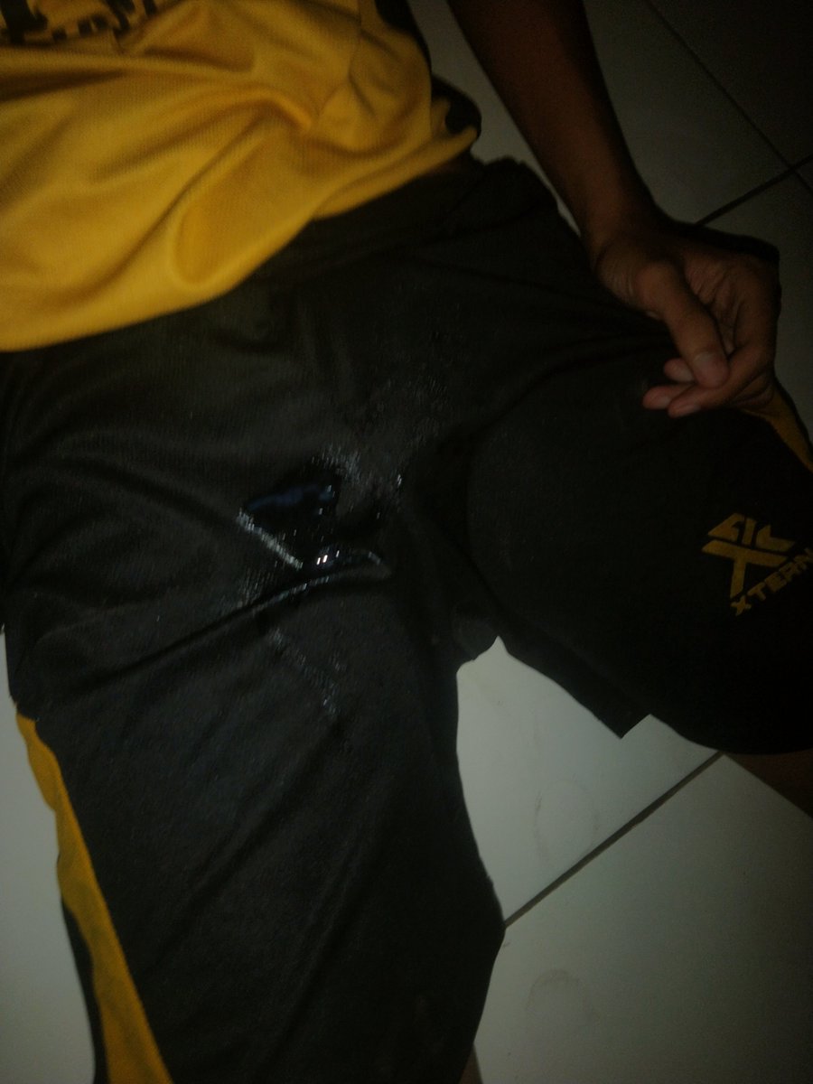 krmbo771's tweet photo. Tadi sore, lupa blm ku upload ternyata 😭

crot sambil pake jersey tuh emang nikmat ya ~ https://t.co/wdkGrXTHug