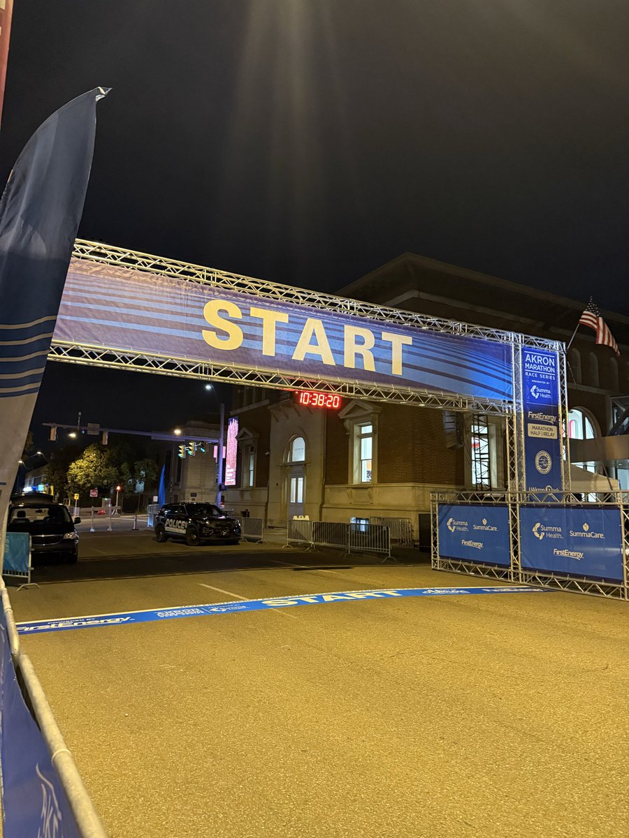 zeitgeistlens's tweet photo. the Akron Marathon | 026 09 25 https://t.co/cwImqW1uLF