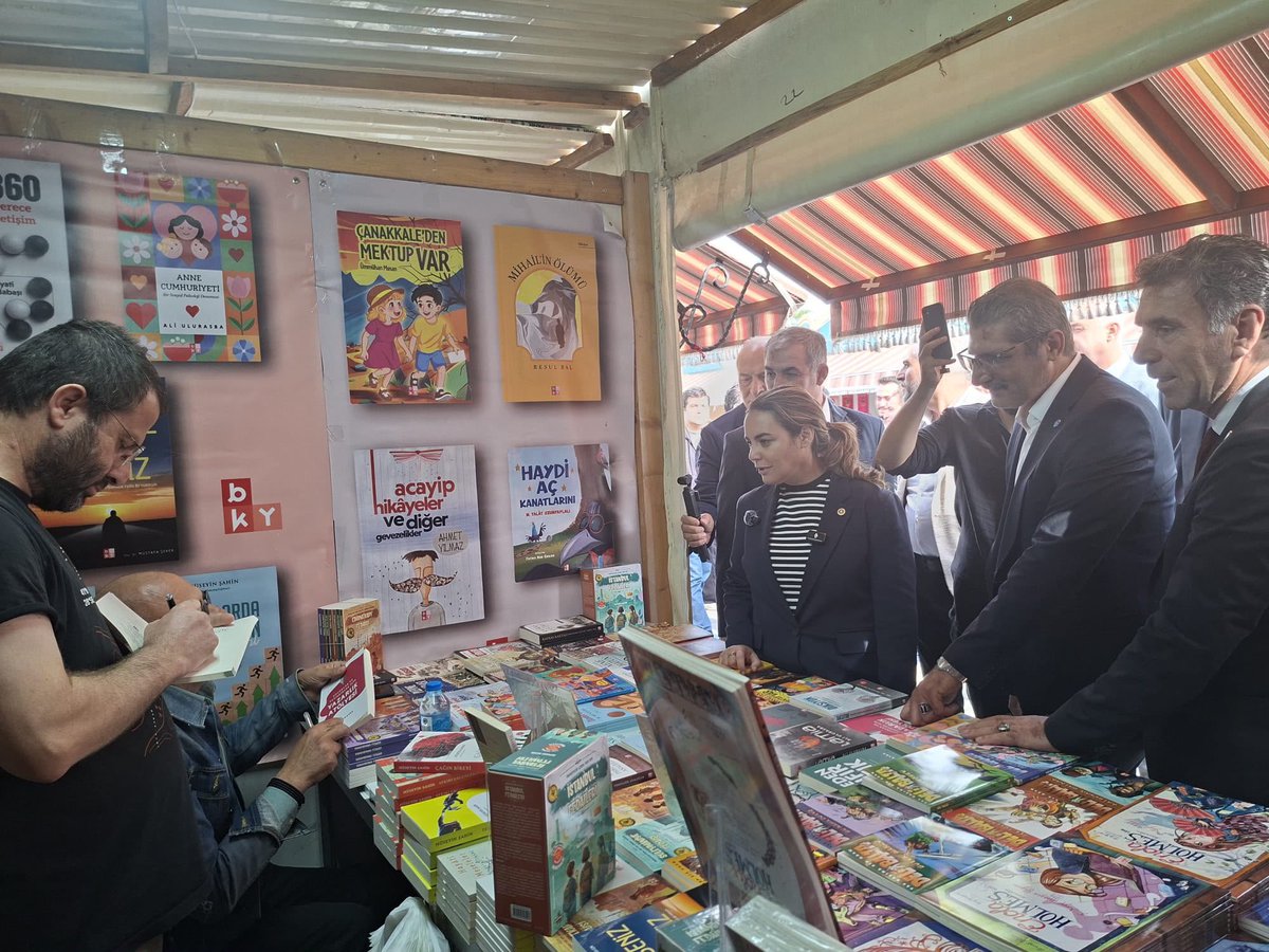 iyiparti_34's tweet photo. Genel Başkan Yardımcılarımız Sn. Ayyüce Türkeş ve Şükrü Küleyn, İl Başkanımız Sn. Yücel Coşkun, GİK Üyelerimiz Dilruba Oğulcuklu, Elif Babaoğlu, Dursun Çolak ve İYİ Gençlik katılımıyla Pendik’te esnaf ve kitap fuarı ziyaretleri yaparak vatandaşımızın taleplerini dinledik, ilçe başkanlığımızda teşkilatımızla bir araya geldik.

İlçe Başkanımız Şahin Türker’e, Pendik ilçe teşkilatımıza teşekkür ediyoruz.