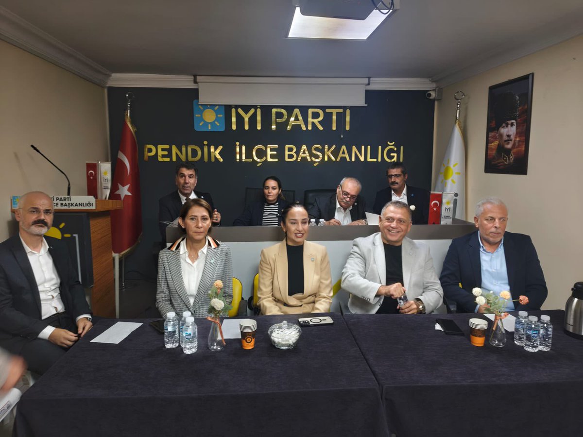 iyiparti_34's tweet photo. Genel Başkan Yardımcılarımız Sn. Ayyüce Türkeş ve Şükrü Küleyn, İl Başkanımız Sn. Yücel Coşkun, GİK Üyelerimiz Dilruba Oğulcuklu, Elif Babaoğlu, Dursun Çolak ve İYİ Gençlik katılımıyla Pendik’te esnaf ve kitap fuarı ziyaretleri yaparak vatandaşımızın taleplerini dinledik, ilçe başkanlığımızda teşkilatımızla bir araya geldik.

İlçe Başkanımız Şahin Türker’e, Pendik ilçe teşkilatımıza teşekkür ediyoruz.