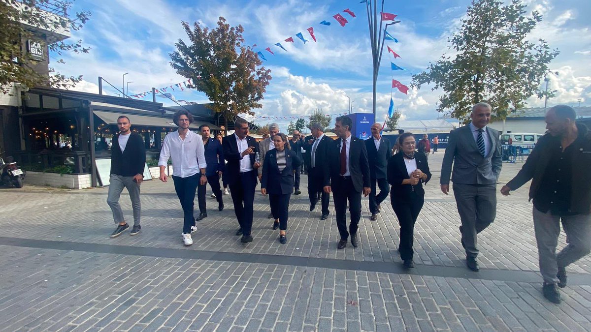 iyiparti_34's tweet photo. Genel Başkan Yardımcılarımız Sn. Ayyüce Türkeş ve Şükrü Küleyn, İl Başkanımız Sn. Yücel Coşkun, GİK Üyelerimiz Dilruba Oğulcuklu, Elif Babaoğlu, Dursun Çolak ve İYİ Gençlik katılımıyla Pendik’te esnaf ve kitap fuarı ziyaretleri yaparak vatandaşımızın taleplerini dinledik, ilçe başkanlığımızda teşkilatımızla bir araya geldik.

İlçe Başkanımız Şahin Türker’e, Pendik ilçe teşkilatımıza teşekkür ediyoruz.