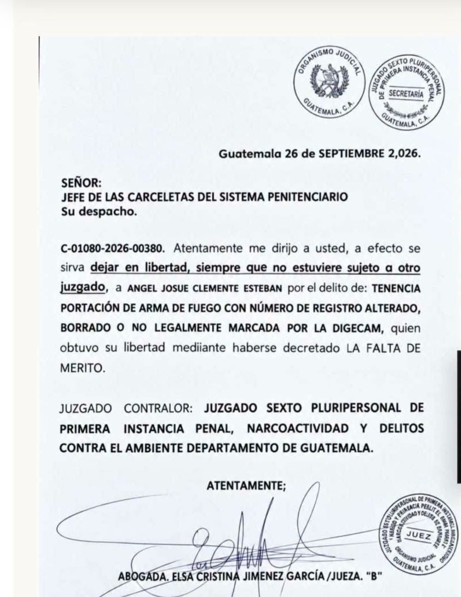 AztecaNoticiaGT's tweet photo. En menos de 48 horas, 
Ángel Josué Clemente Esteban, de 18 años,  alias “El Smurf” presunto integrante de la clica Los Crazy Gangsters del Barrio 18, recuperó su libertad después de que un juzgado decretara falta de mérito a su favor.

Vía: @ArlettG_ https://t.co/k3I06YSCV1