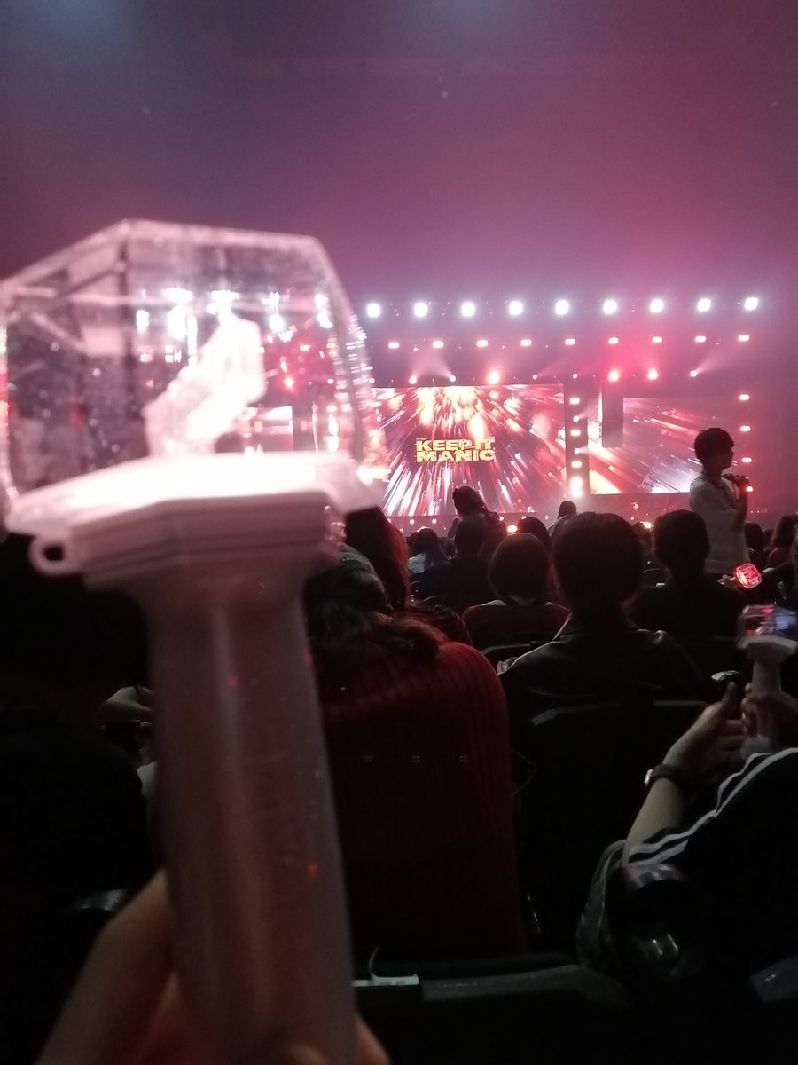 8770928's tweet photo. 母とPLAVEのコンサート行ってきました‼️海外のファンの方々がたくさん自作のプレゼントを用意して下さってて、いろいろいただいたりとても楽しい思い出になりました✨ https://t.co/3vBI5s1cOQ