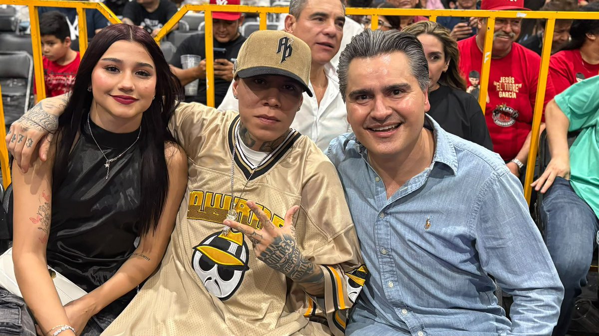 GildardoReal's tweet photo. Sábado de box, familia y amigos. 🥊

Gran ambiente en la Noche de Poder VII, en el gimnasio de la Nacameri. Mucho talento joven y gusto en saludar a la campeona Camila Zamorano y a @santa_fe_klan_. 

El deporte también es una forma de #DefenderLaH. 💪🏼

#LaHNosUne #DefendamosLaH https://t.co/qZreWdqlVf
