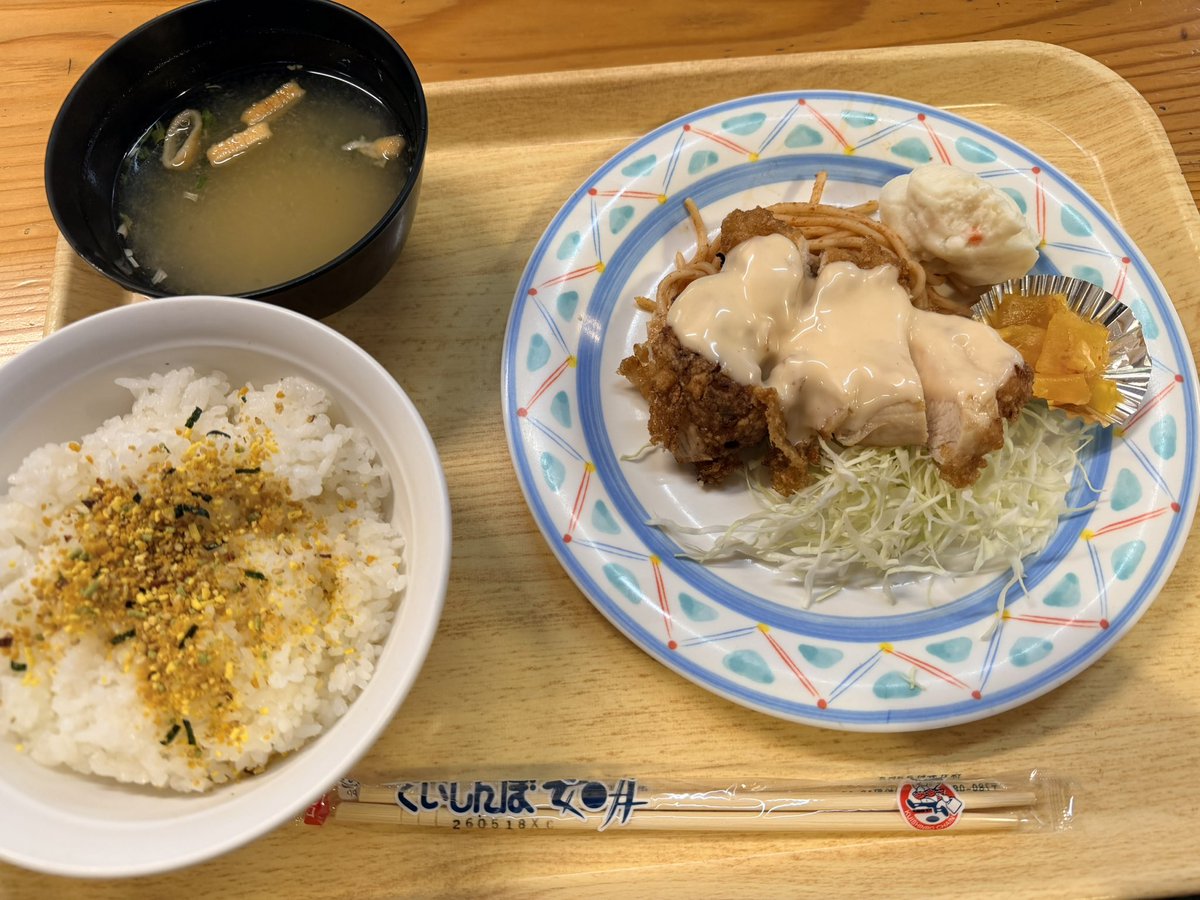 chohka's tweet photo. ただいま島根🏝️
周南→角島SUPのつもりが
チョロいので
周南→高知遠征に🚗
初めての高知は短時間滞在でしたが
電車の1日乗車券で🚃🎫
ひろめ市場も行くことができました🐤

どこに行っても対バンのファンの方が
「ケミカリすごいな」て
感動してくれてるのが嬉しい😆

#ケミカリ https://t.co/9TQyMR3Joi
