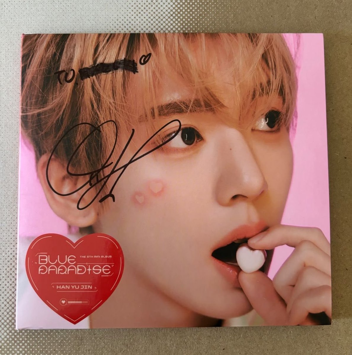 luhluh2406's tweet photo. Feedback super positivo para @liufeedbacks pela venda do meu primeiro item autografado e esses cards!! Tudo foi super tranquilo como sempre e muito transparente. Muito obrigado por mais uma vez https://t.co/0h9LpLK3xM