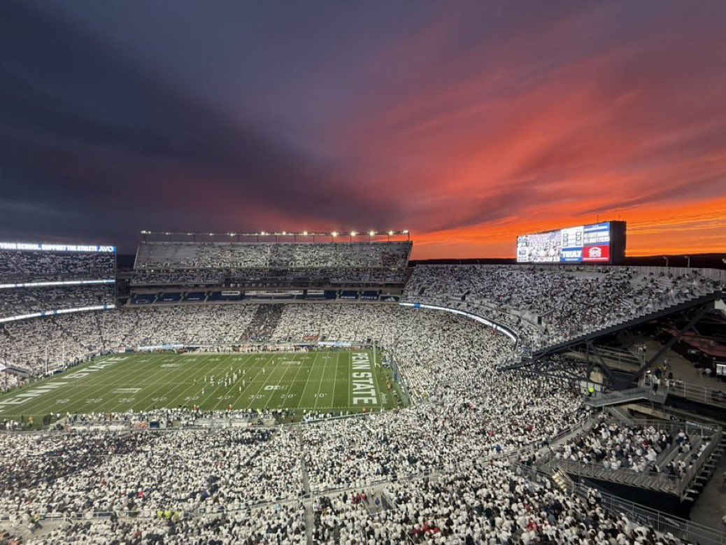Sowell33's tweet photo. Beautiful place!!! BEAVER STADIUM!!! @PennStateFball https://t.co/GPo9gh36xH